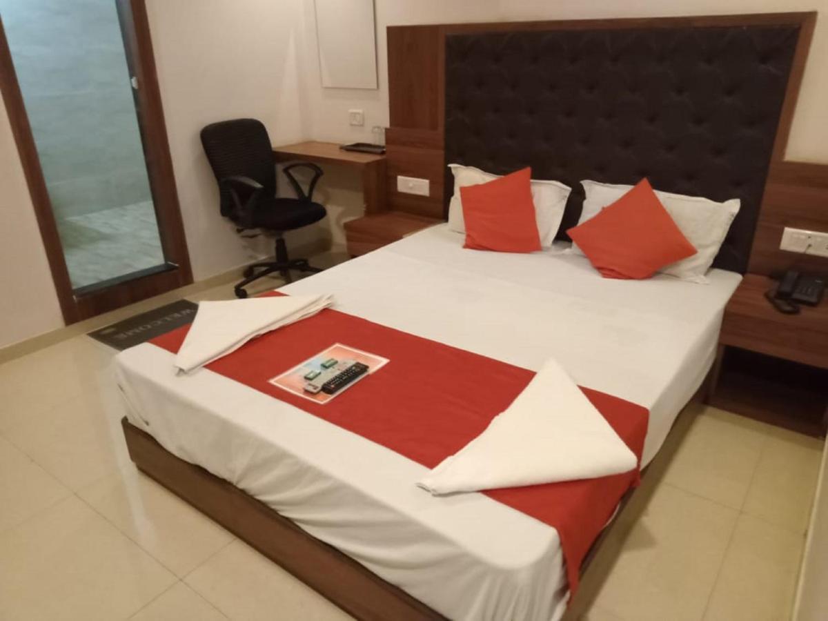 Hotel Sai Deep Lodging By Wb Inn Navi Mumbai Eksteriør billede
